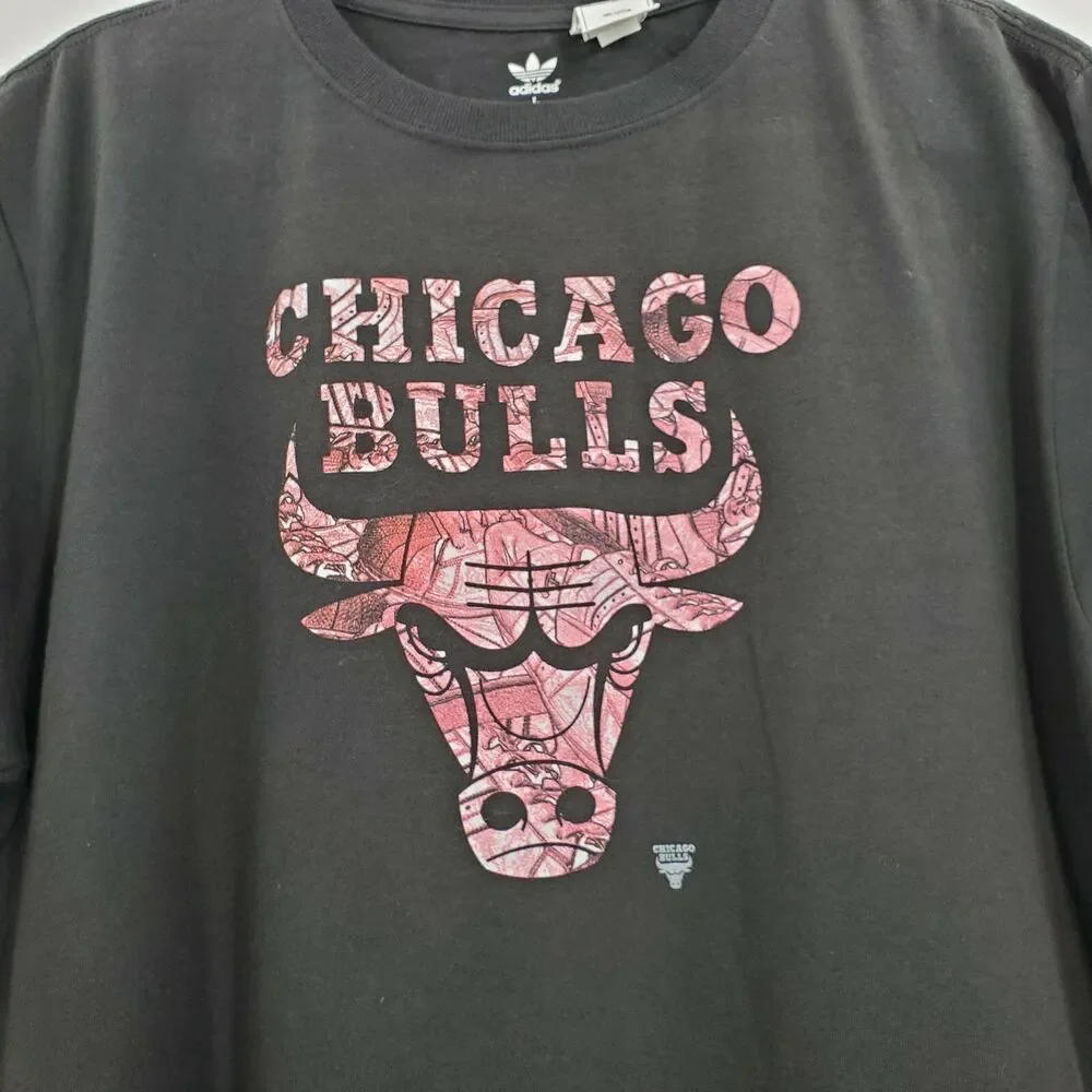 Adidas Trefoil Chicago Bulls NBA T-Shirt Men's Size Large Spellout Double Sided